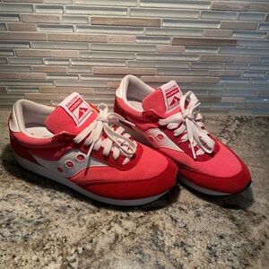 Saucony Pink & White Retro Low-Top Sneakers